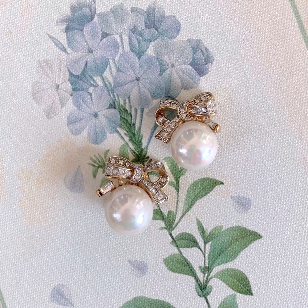 Vintage Nina Ricci Pearl Clip on Earrings